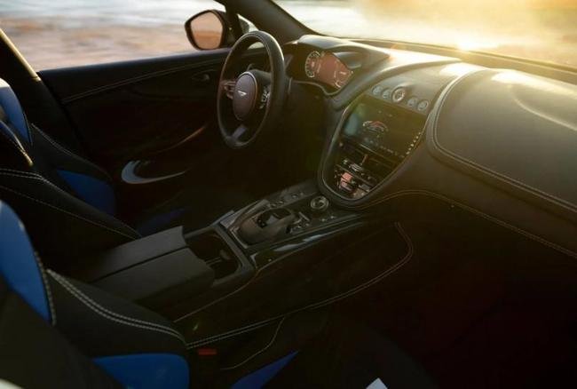 Aston Martin DBX 707 