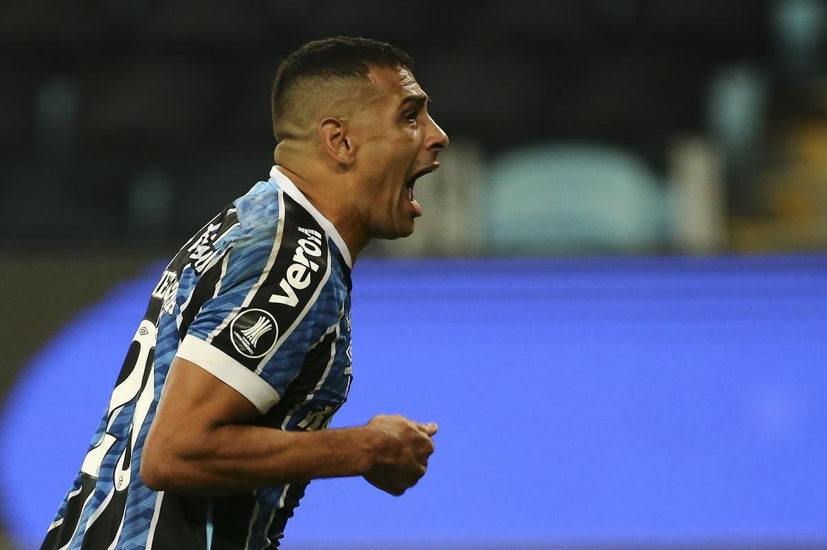 6º Diego Souza (Grêmio): nota 7.14