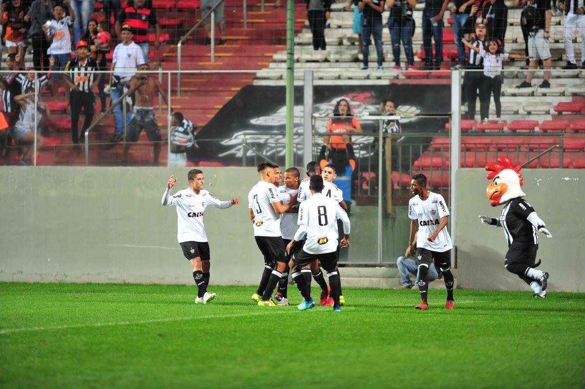 Galinho vence o Fluminense por 3 a 1, de virada, no Independncia, e conquista a Taa BH