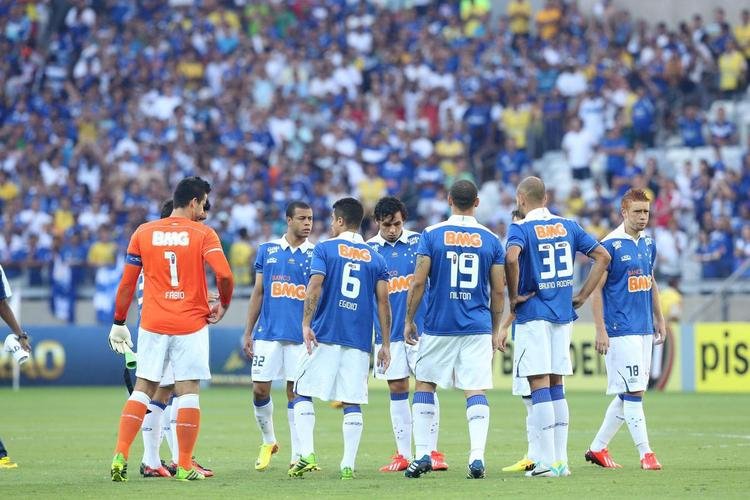 2013 - Cruzeiro - 14 vitrias, trs empates e duas derrotas, com 47 gols marcados e 16 sofridos