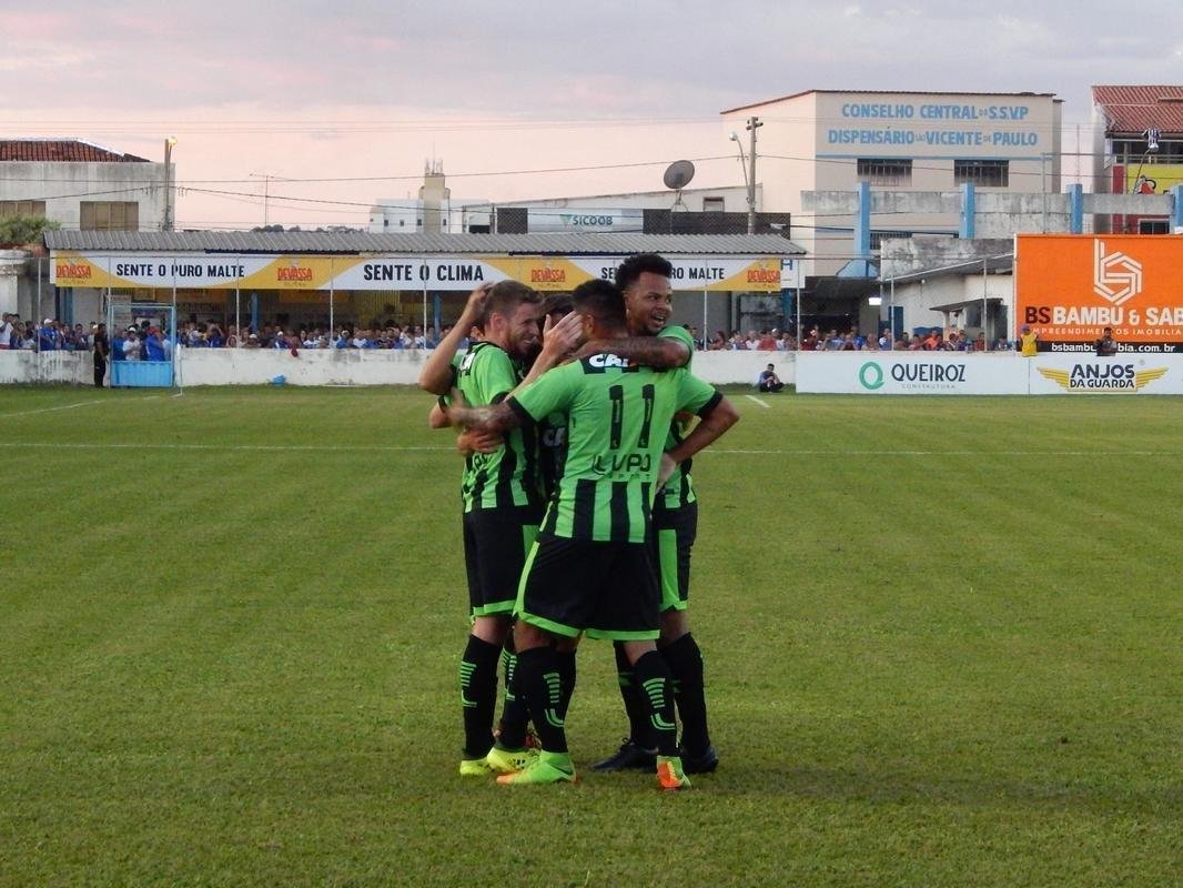 Fotos de URT x Amrica, em Patos de Minas, pela segunda rodada do Campeonato Mineiro