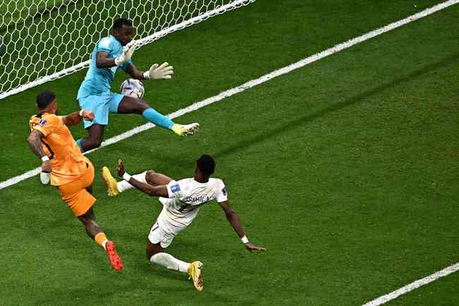 Em ritmo de treino, Holanda vence Catar e avança às oitavas de