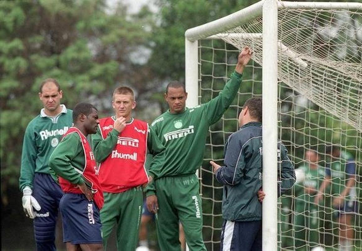 Marcos encerra carreira aps 20 temporadas defendendo o Palmeiras