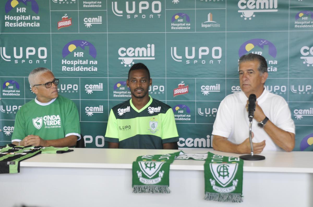 Marquinhos, de 28 anos,  o nono reforo do Amrica para temporada 2018