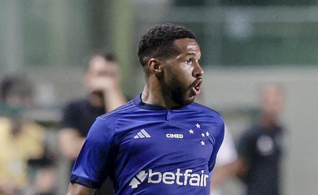 Wesley no ficou contente com o resultado do Cruzeiro diante do Atltico; equipes empataram clssico por 1 a 1
