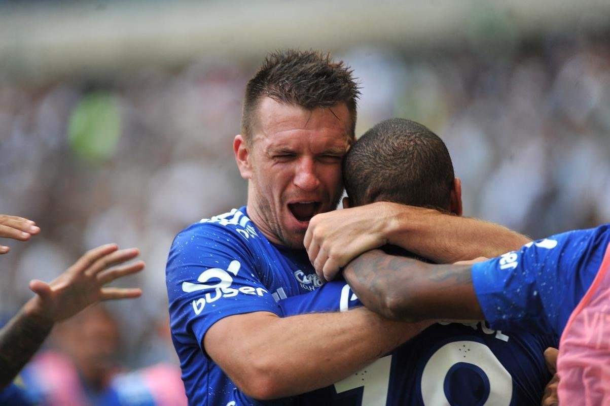 Vitor Roque marcou o segundo gol do Cruzeiro sobre o Athletic na semifinal do Mineiro, no Mineiro: 2 a 1