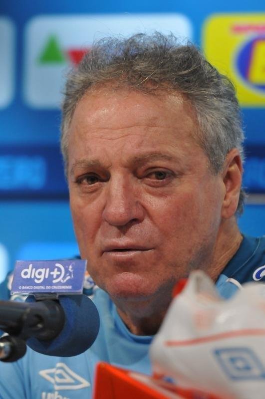 Em sua apresentao, Abel Braga diz que quebrou regra particular para ajudar Cruzeiro a escapar do rebaixamento e prometeu time ofensivo para recuperar respeito ao clube.