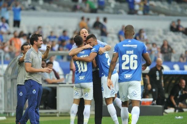 Cruzeiro e Santos se enfrentam no Mineiro pela 15 rodada do Campeonato Brasileiro 