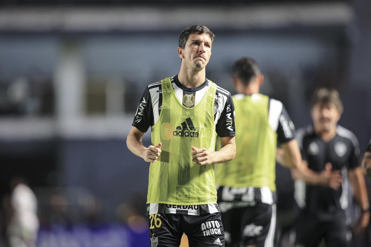 Fotos do jogo entre Santos e Atltico na Vila Belmiro, em Santos, pela 30 rodada do Campeonato Brasileiro