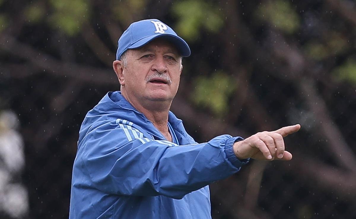 Felipo teve passagem positiva como tcnico do Cruzeiro, h 18 anos. Ele chegou s semifinais do Campeonato Brasileiro de 2000 e conquistou a Copa Sul-Minas de 2001. Em seguida, acertou com a Seleo Brasileira, pela qual se sagrou campeo da Copa do Mundo de 2002.