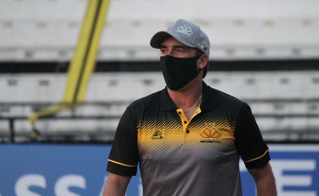 Paulo Baier conduz trabalho de reconstrução no Criciúma