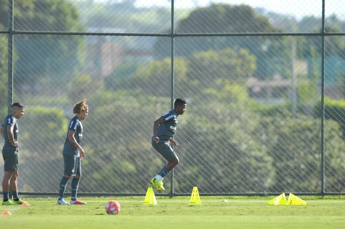No dia da apresentao de Rver, outro zagueiro tambm chamou ateno: Igor Rabello, que foi a campo pela primeira vez