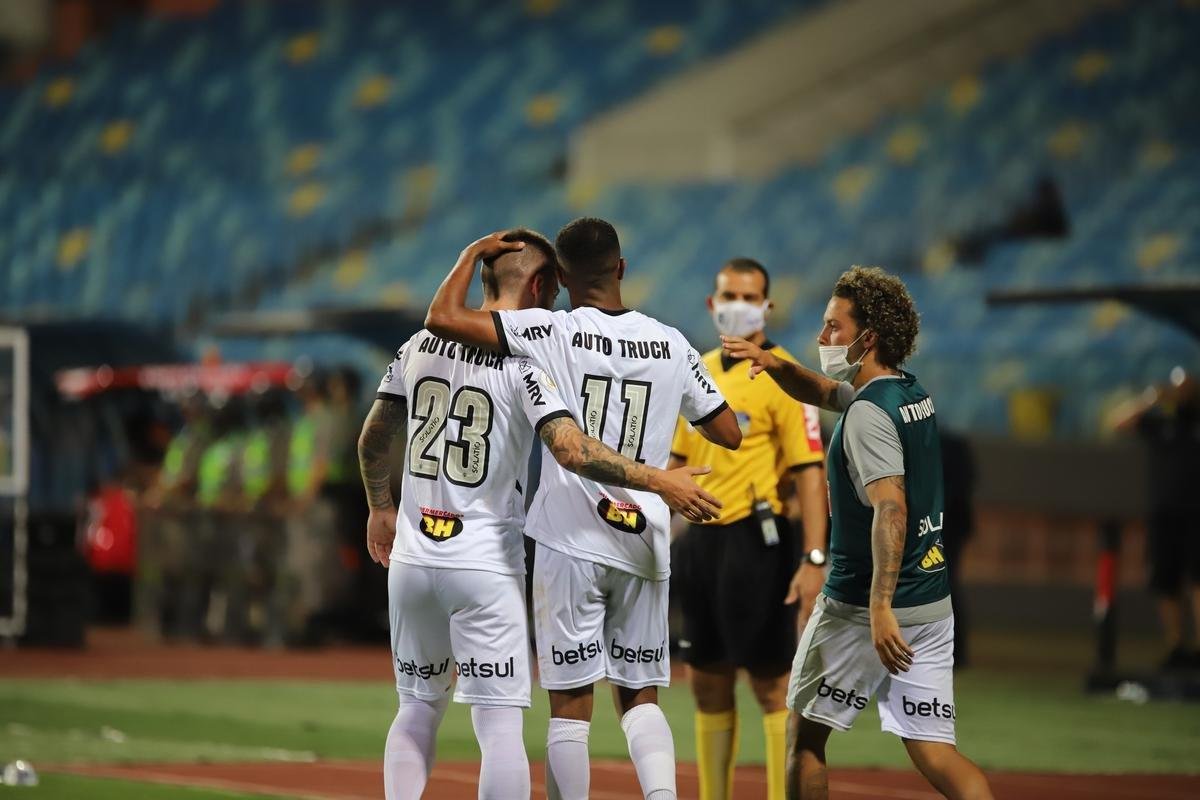 Atltico venceu Atltico-GO por 4 a 3, com gols de Keno (3) e Nathan. Time assumiu liderana do Brasileiro, com 21 pontos