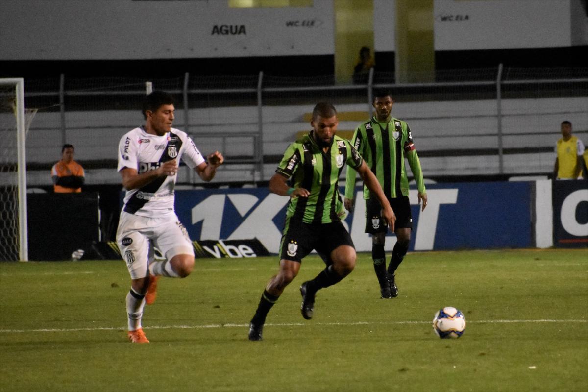 Com dois a menos durante boa parte do segundo tempo, o Coelho fez valer a superioridade numrica e bateu a Macaca por 1 a 0