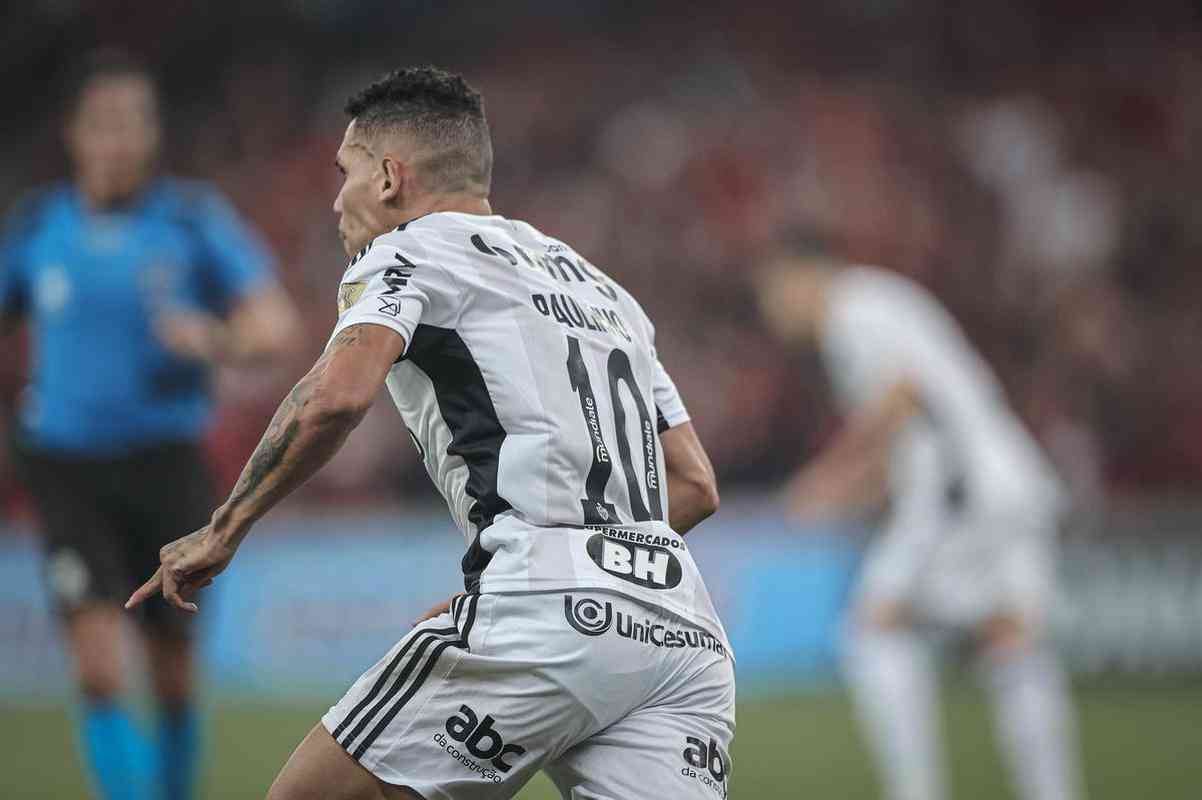 8 - Paulinho - cinco gols