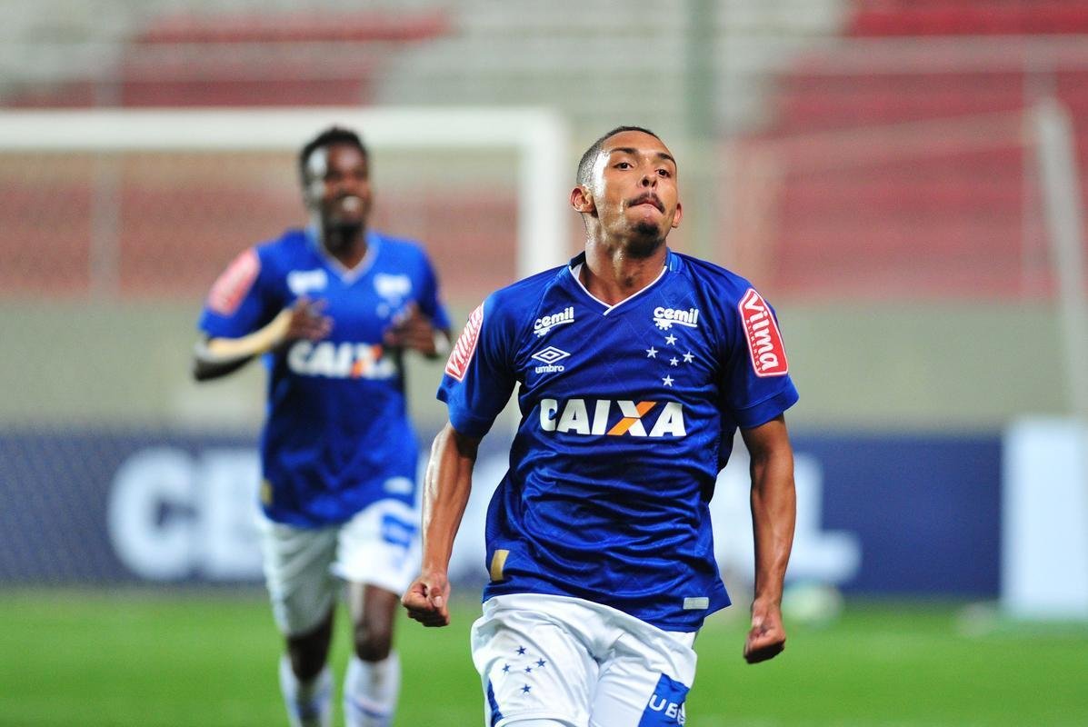 Aps por 2 a 2 no tempo normal, Cruzeiro derrotou Atltico por 4 a 2 nas penalidades e se sagrou campeo de torneio indito. Em 2018, clube celeste disputar a Copa Libertadores da categoria