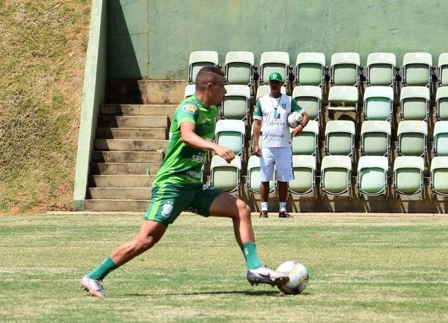 Dos dias 26 a 28 de janeiro, o Amrica realizou atividades totalmente voltadas ao confronto contra o Ava, pela 38 rodada da Srie B do Campeonato Brasileiro. Nesta sexta-feira (29), s 21h30, Coelho e Leo da Ilha se enfrentam no Independncia, em Belo Horizonte. A partida pode selar um indito tricampeonato do Amrica, que se isolaria como maior vencedor da competio. Alm disso, o elenco almeja a conquista para coroar uma temporada histrica, em que o clube foi semifinalista da Copa do Brasil.
