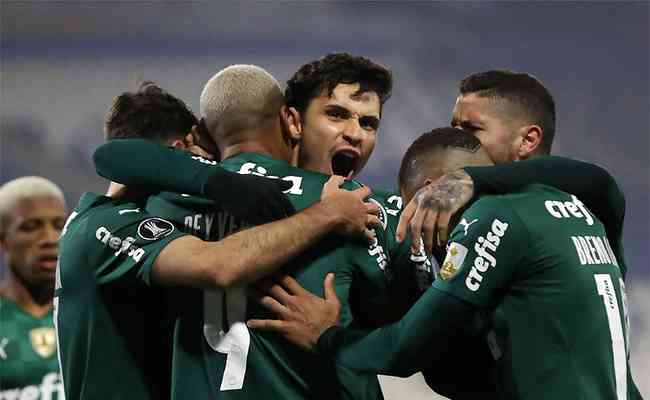 Raphael Veiga, de pnalti, fez o gol que garantiu vantagem ao Palmeiras nas oitavas