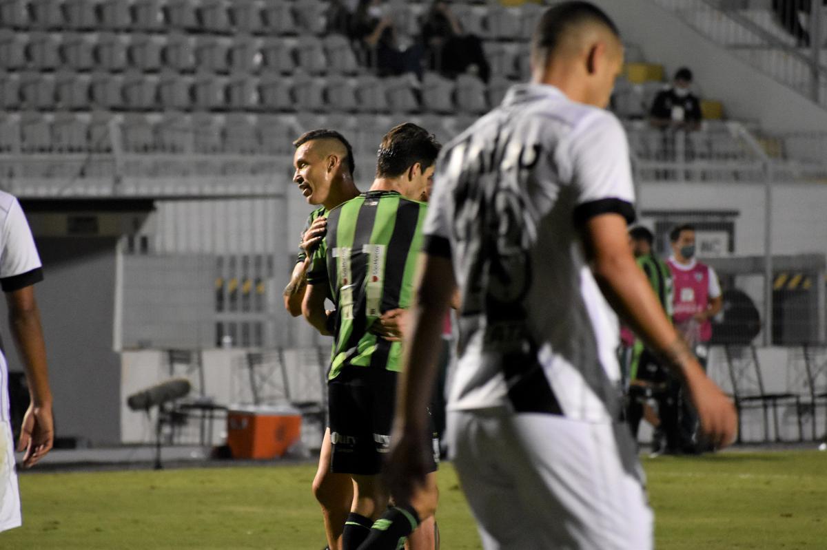 Fotos do duelo de ida da quarta fase da Copa do Brasil, entre Ponte Preta e América, no Moisés Lucarelli, em Campinas.