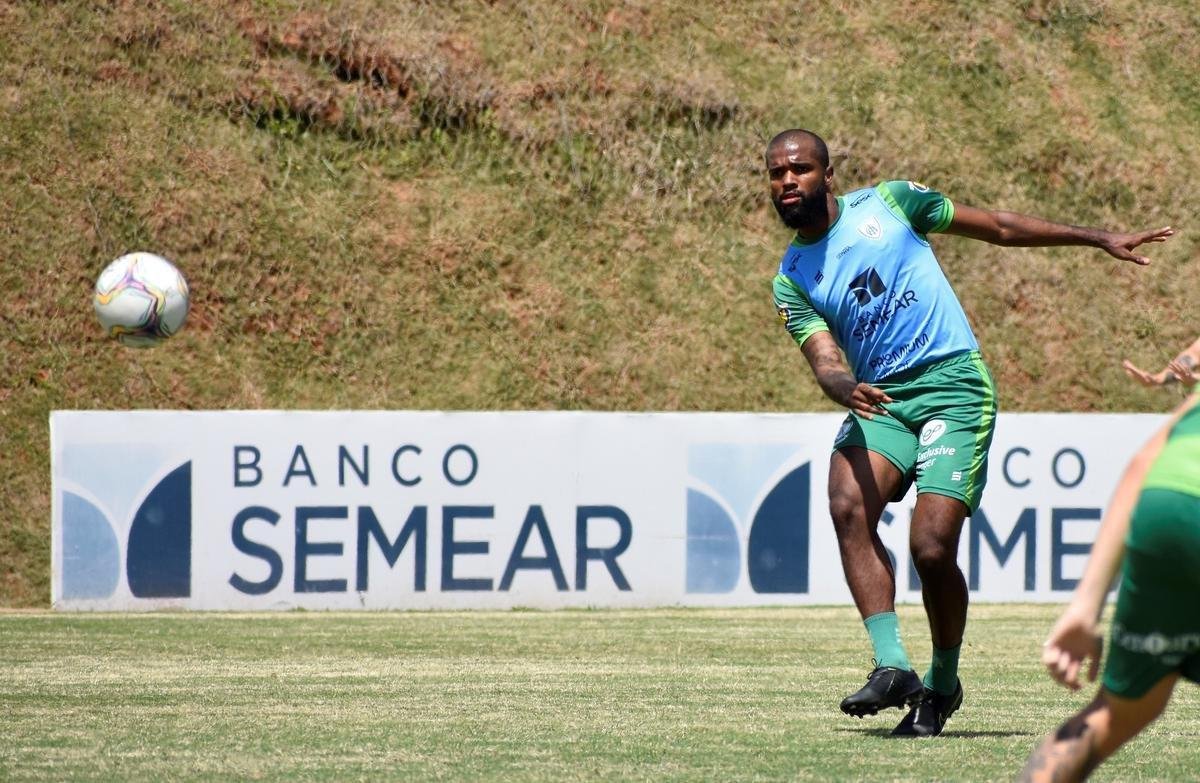 Dos dias 26 a 28 de janeiro, o Amrica realizou atividades totalmente voltadas ao confronto contra o Ava, pela 38 rodada da Srie B do Campeonato Brasileiro. Nesta sexta-feira (29), s 21h30, Coelho e Leo da Ilha se enfrentam no Independncia, em Belo Horizonte. A partida pode selar um indito tricampeonato do Amrica, que se isolaria como maior vencedor da competio. Alm disso, o elenco almeja a conquista para coroar uma temporada histrica, em que o clube foi semifinalista da Copa do Brasil.