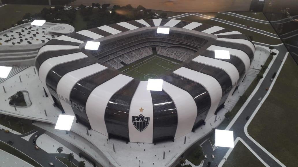 Imagens da nova camisa do Atlético na loja do clube, em Lourdes