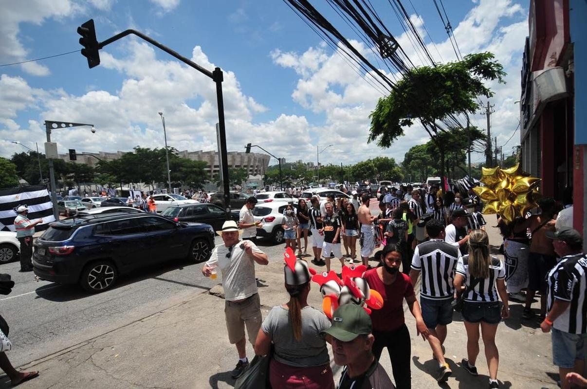 Torcida do Atltico chegou animada ao Mineiro para o jogo da taa, contra o RB Bragantino. Dia de festejar com o time o ttulo do Campeonato Brasileiro de 2021