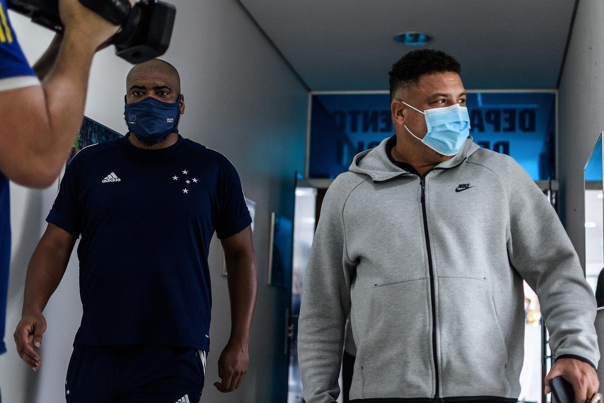 Em sua primeira visita  Toca da Raposa II, Ronaldo concedeu entrevista coletiva e teve contato com jogadores e comisso tcnica do Cruzeiro. Ele tambm se encontrou com scios da categoria Diamante.