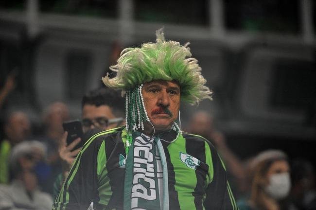 Fotos da torcida do Amrica na partida contra o Grmio, no Independncia, em BH, pela 32 rodada do Campeonato Brasileiro de 2021