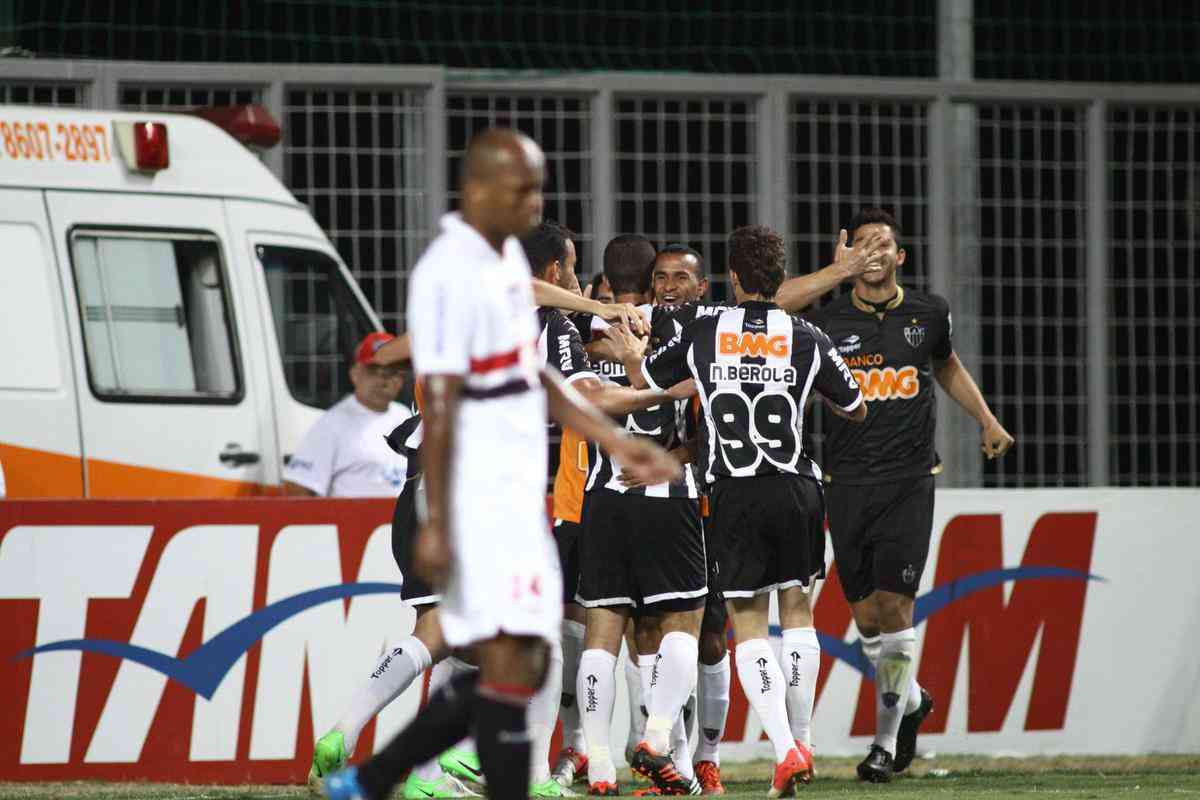 12/09/2012: em jogo válido pela 24ª rodada do Campeonato Brasileiro, o atacante Leonardo marcou o gol da vitória do Galo em Atlético 1x0 São Paulo.