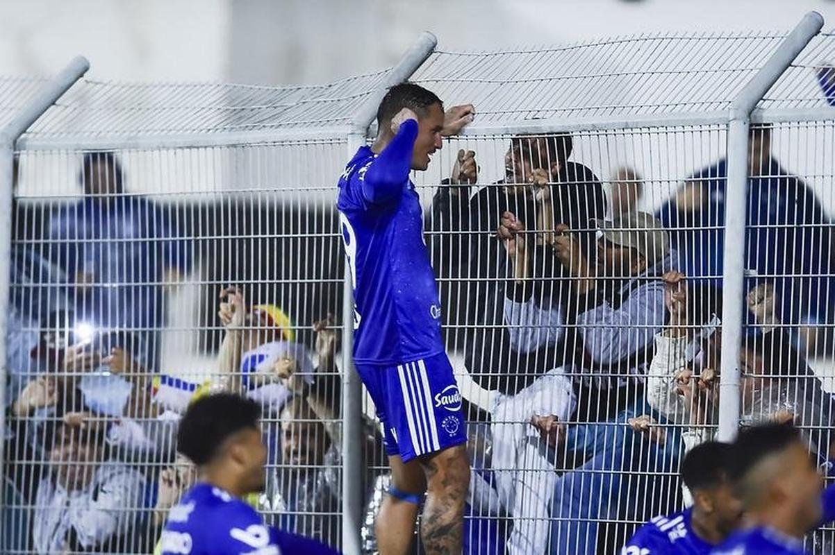 Ponte Preta x Cruzeiro: veja as fotos do jogo no Moiss Lucarelli, em Campinas, pela 32 rodada da Srie B do Campeonato Brasileiro