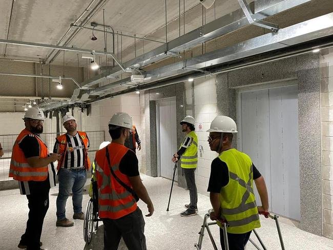 Fotos da visita feita por pessoas com deficincia na Arena MRV, nesta quinta-feira (9/2)
