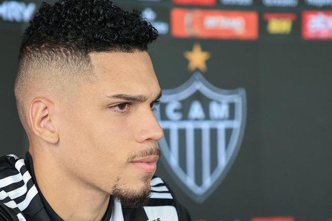 Paulinho foi oficialmente apresentado na Cidade do Galo nesta sexta-feira (16/12).