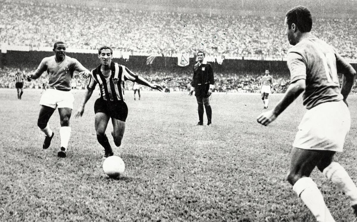 Imagens do ex-jogador do Cruzeiro Z Carlos