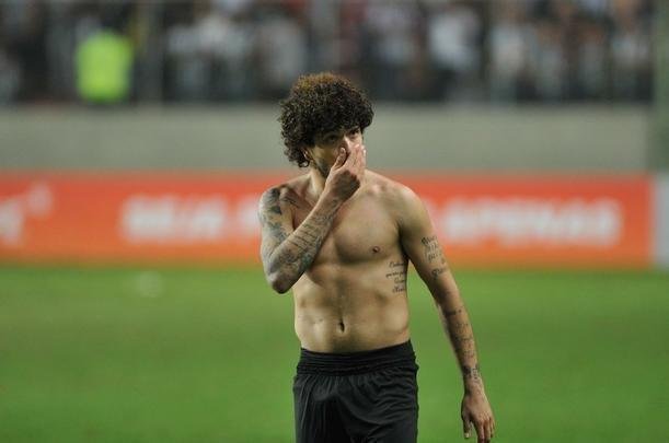 Galo virou no segundo tempo com gols de Rger Guedes e Luan. 