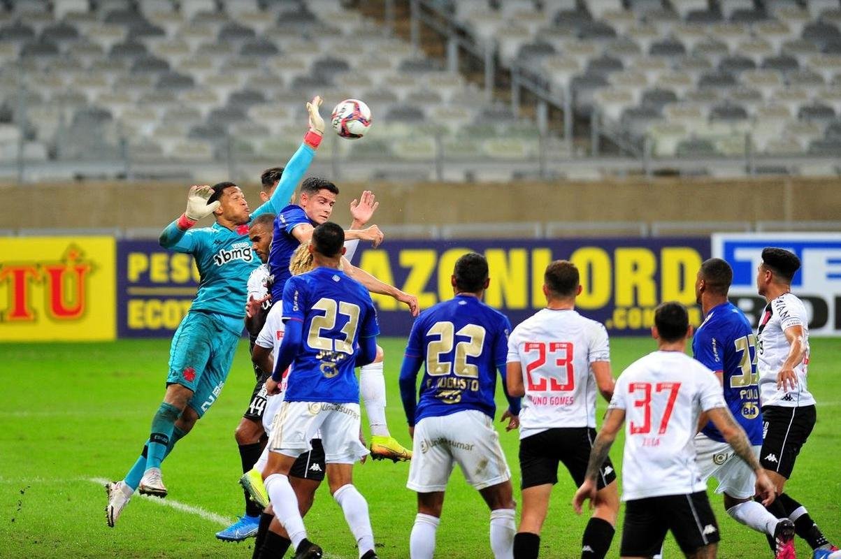 Fotos do jogo entre Cruzeiro e Vasco, no Mineiro, em Belo Horizonte, pela sexta rodada da Srie B do Brasileiro de 2021