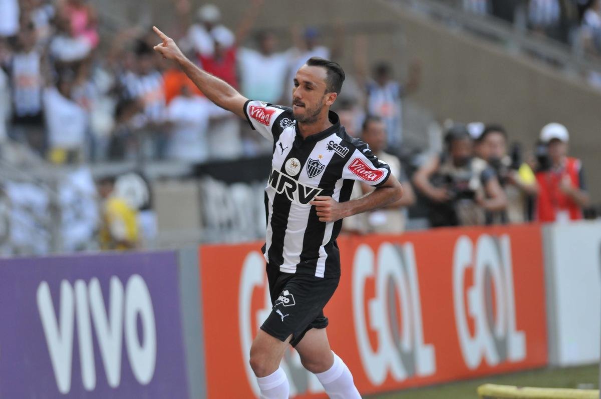 32 - Thiago Ribeiro - 2015/2016 - 43 jogos / 10 gols - 0,232 por jogo