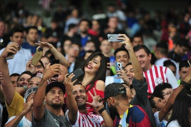 Fotos do empate por 1 a 1 entre Argentina e Paraguai, no Mineiro, pela Copa Amrica
