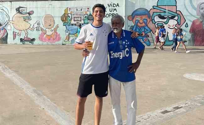Rafael foi ao jogo do Cruzeiro no Mineiro contra o Athletic, pelo Campeonato Mineiro, com o pai
