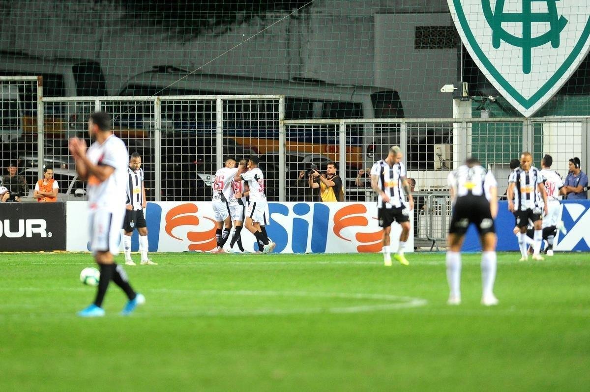 Marcos Jnior virou no final e deu vitria ao Vasco, por 2 a 1, sobre o Atltico