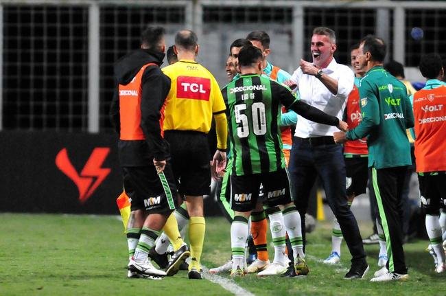 Fotos do jogo entre Amrica e Botafogo, no Independncia, em Belo Horizonte, pela stima rodada do Campeonato Brasileiro