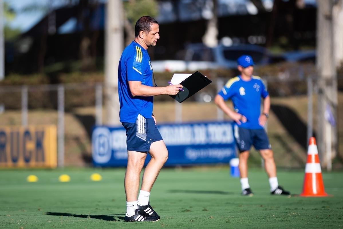 Fotos do treino do Cruzeiro na tarde desta quinta-feira (19/8), na Toca da Raposa II, em Belo Horizonte. Time fechou a preparao para enfrentar o Confiana, s 21h30 desta sexta-feira, no Mineiro
