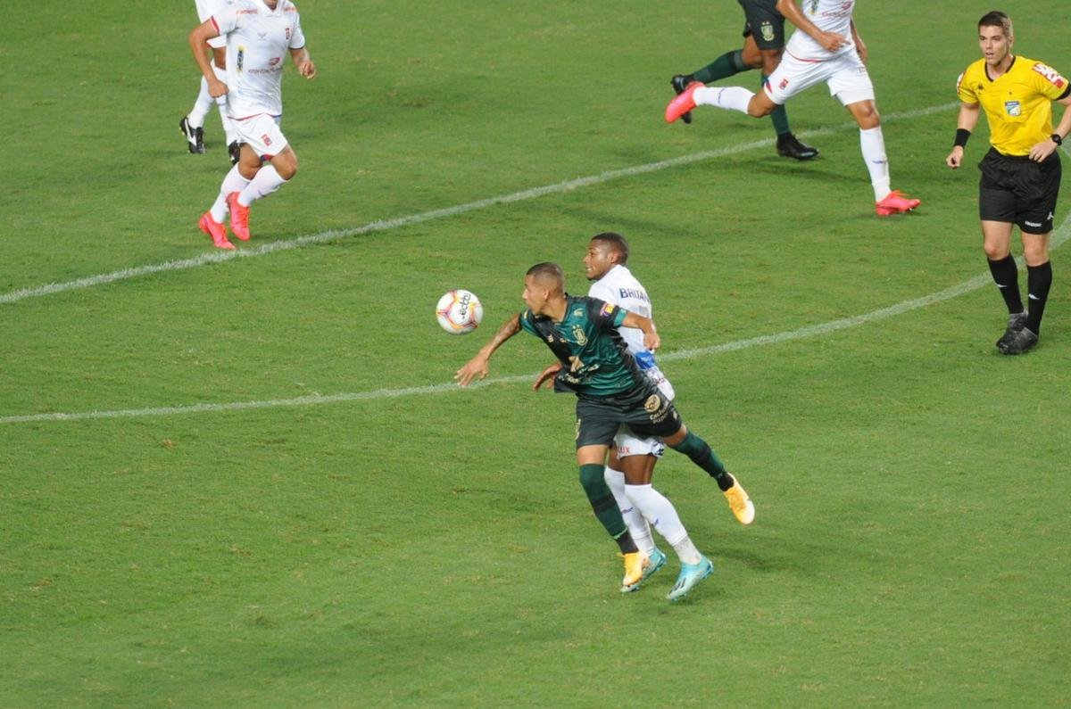 América x Paraná: veja fotos do jogo no Independência