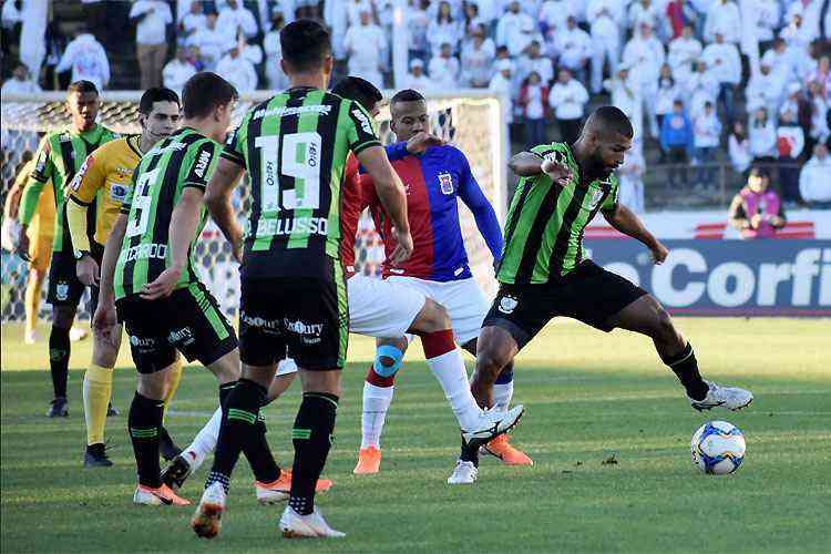 Time de futebol americano feminino do DF busca semifinais do Campeonato  Brasileiro - Mais Esportes - Superesportes