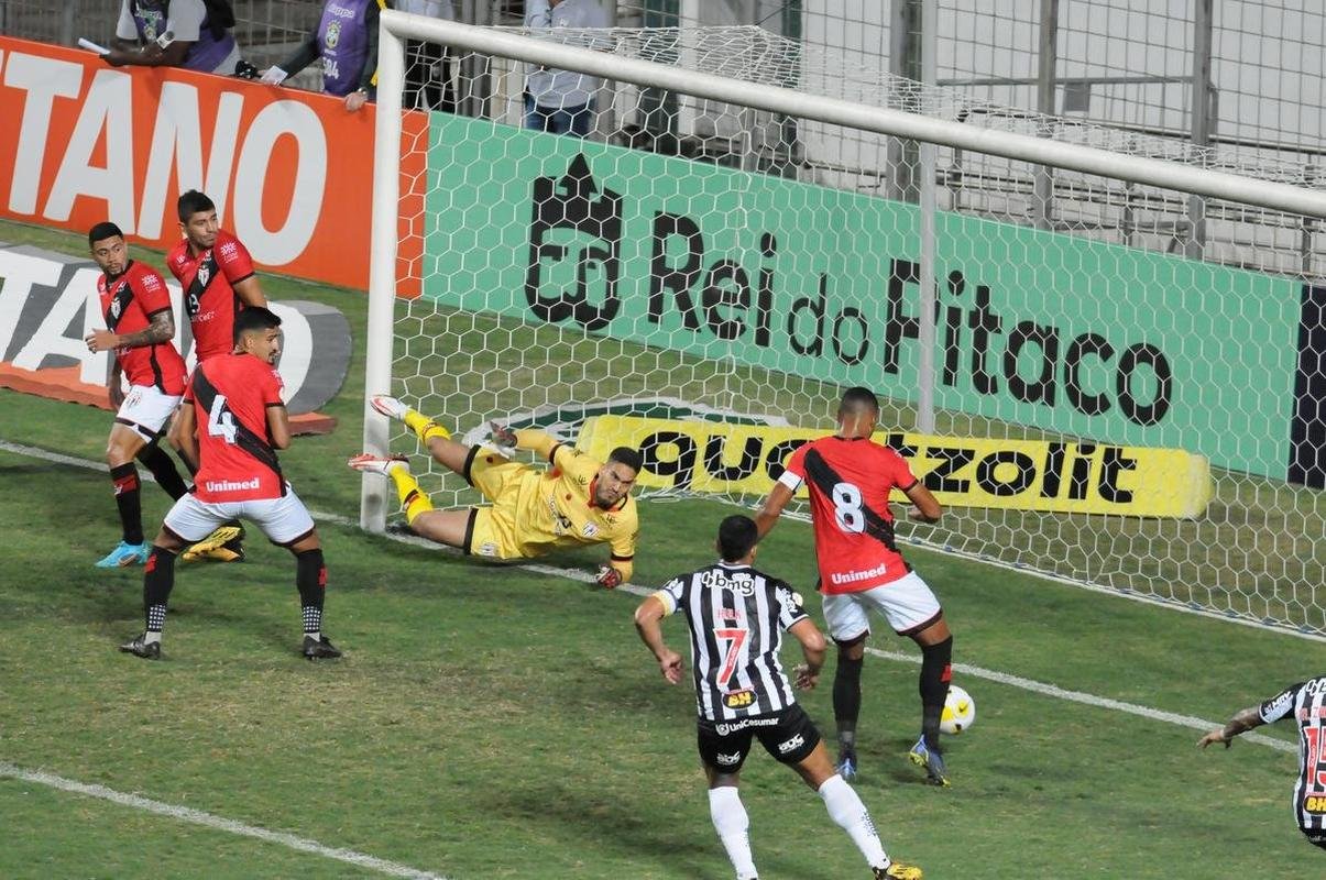 Fotos da vitria do Atltico por 2 a 0 sobre Atltico-GO pelo Campeonato Brasileiro