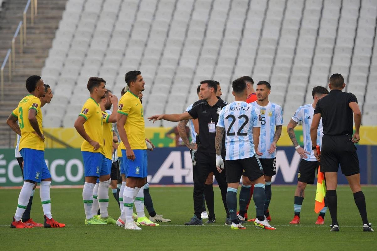 Brasil x Argentina: jogo  interrompido pela Anvisa