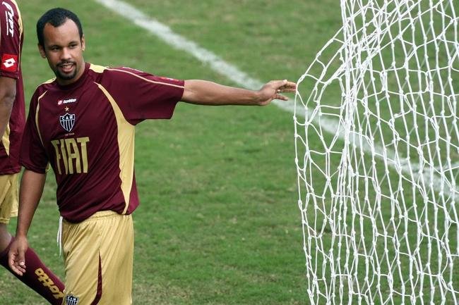 Francis - Revelado pelo Palmeiras, ficou no clube entre 2001 e 2007. Em 2008, foi emprestado ao Atltico.