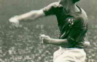 O craque Tosto foi artilheiro dos Campeonatos Mineiros de 1966 (18 gols), 1967 (20 gols) e 1968 (20 gols). Na foto, ele comemora gol no Estadual de 1968 sobre o Atltico.
