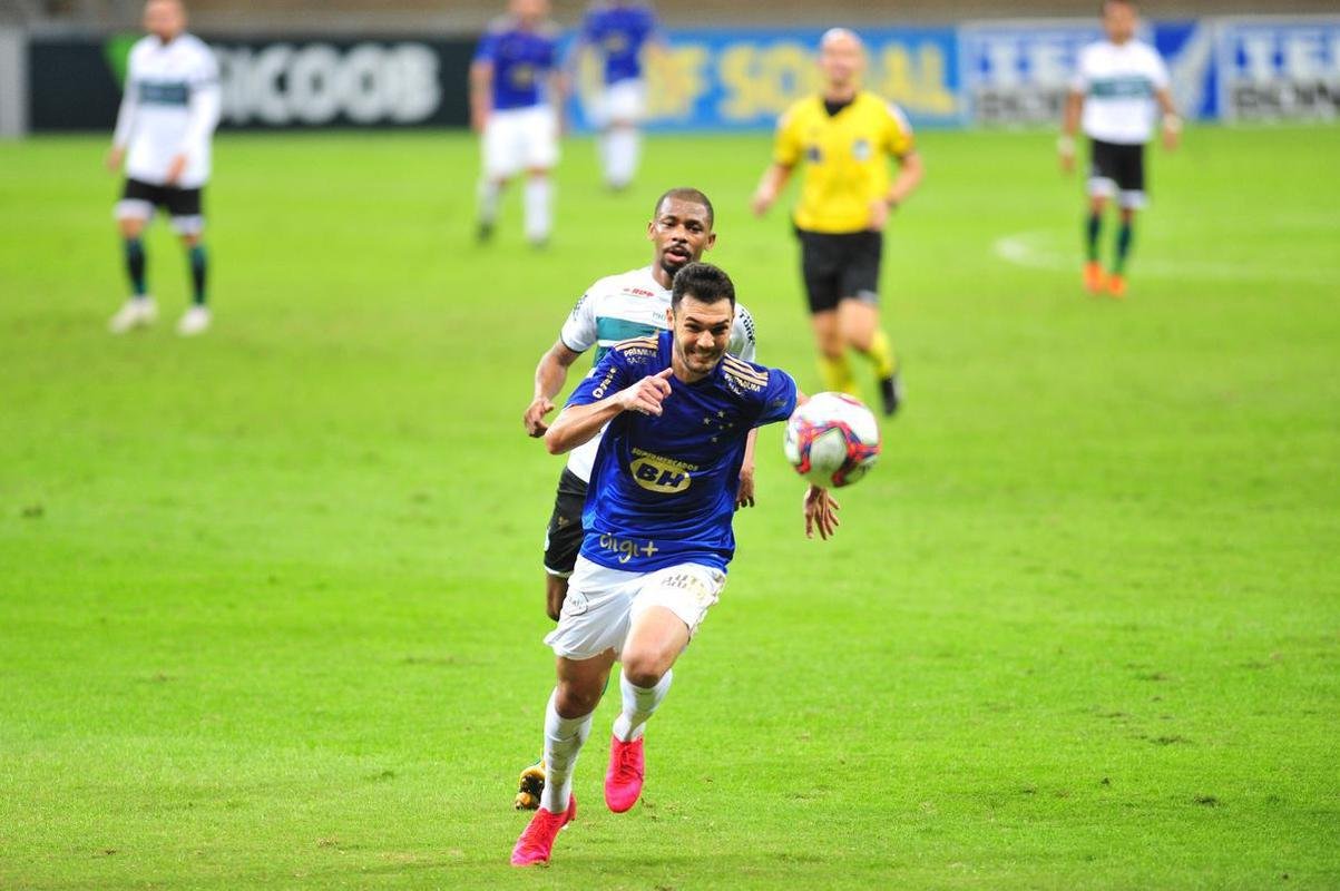 Fotos do jogo entre Cruzeiro e Coritiba, no Mineiro, em Belo Horizonte, pela nona rodada da Srie B do Campeonato Brasileiro de 2021
