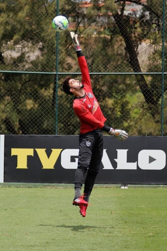 Tardelli treina com bola na Cidade do Galo