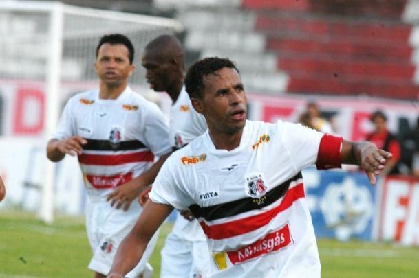 Em 2007, a Finta se despediu do Santa Cruz. Fornecedora estava no clube desde 1999